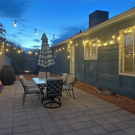 Modern Retreat with free EV Charging, Games & Fire Pit