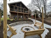 LAKEFRONT HARTWELL! Good dogs welcome! Covered dock, fire pit, kayaks! - 2つ星