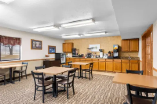 Super 8 by Wyndham Oelwein Hotels in Fayette County