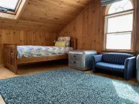 Spacious waterfront Berkshire home family private get-away