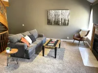 Ski Retreat Hot Tub, 1 Gbps, Foosball, Pool Table, & Pets Allowed