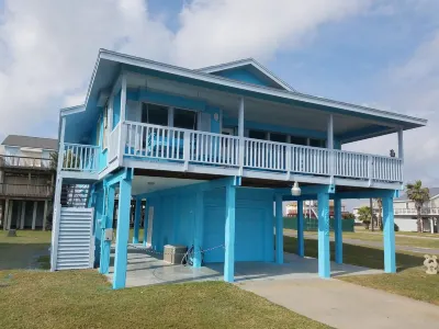 Beachfront  Panoramic Views,  Covered Patio, Clean, 6 Miles from Town Hotel in zona Galveston Island