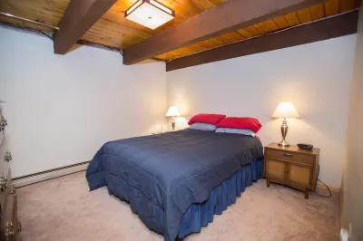 Fox Hill Condo - Convenient Location For Year Round Family Vacations.