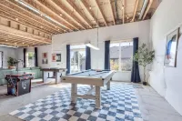 Centrally Located 5BD - Games, BBQ & Firepit Patio