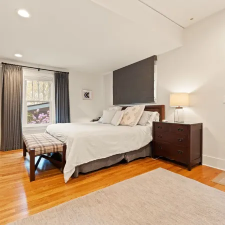 Heated pool and steps from downtown Saugatuck! Family-friendly retreat