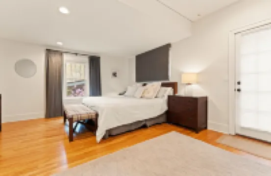 Heated pool and steps from downtown Saugatuck! Family-friendly retreat