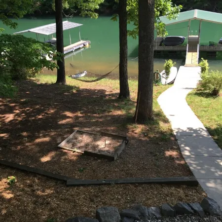 Quiet cove, deep water, minutes to Clemson, pet friendly, easy path to the dock