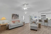 Walk to the Beach/Pool 2/2 Newly Renovated Condo