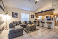 3/2 Beach House Close to Beach: Kid and Pet Friendly!