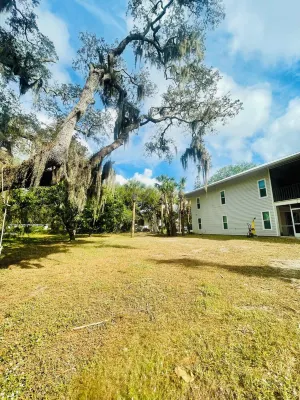 Gulf Access. Free Kayaks,Sup’’s & Canoe.Bring Your Boat,Bring the Pups! Hotels near Ernesto Mobile Cigars
