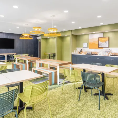 Spark by Hilton Salt Lake City Airport Отели рядом с Аэропорт Солт-Лейк-Сити