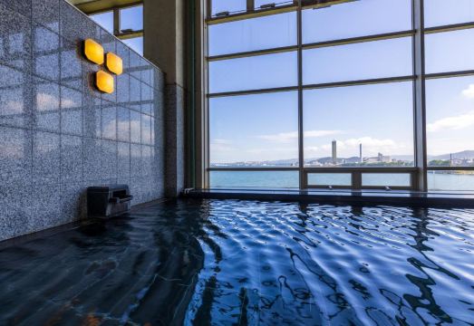 오쿠라 호텔 마루가메 전경 또는 오션뷰