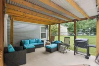 Race Day Retreat: Poolside Haven Near Nascar Track Hotel a Hampton