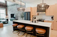 The Principal: Modern Townhome in Downtown Hotels in Chillicothe