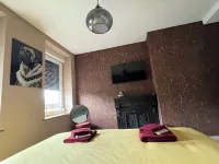 aux deux tours Hotels in Sains-du-Nord