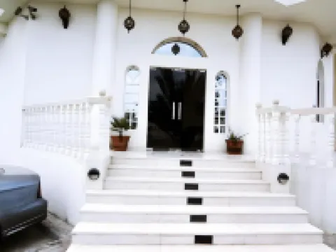 Al Ferdous Hotel Apartments