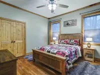 Riverfront Cabin! Hot Tub, Bar, & Fireplace; Family Friendly; Fire Pit Hotels in Ellijay