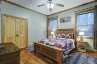 Riverfront Cabin — Hot Tub, Bar, & Fireplace