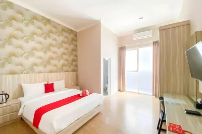 RedDoorz Syariah Near Universitas Negeri Malang Hotels in Lowokwaru