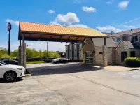 Microtel Inn & Suites by Wyndham Lexington - parking