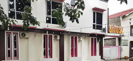 RedDoorz Plus @ Taman Madiun Отели в г. Geger