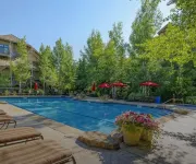 3 Bedroom Condo Just Steps From Arrowhead Lift