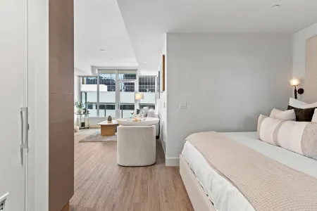 NEW Downtown Luxe King Suite | Sauna & Pool Access