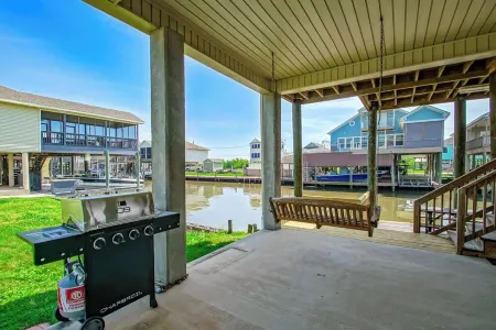 New For 2025 - Waterfront Bayou Retreat: 25 Min to NOLA.