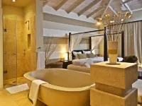 Lodge on Lake Hotels in Wilderness