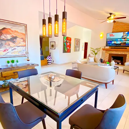 Ajijic 2 Bedroom Retreat -Modern Centrally Located -Bikes -Gym -Pickleball Court