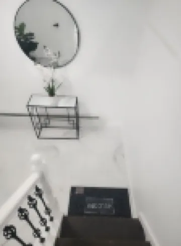 Take it easy at this unique and tranquil getaway. Free Wifi, Free street Parking