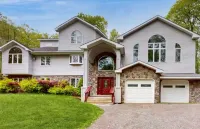 5 BR Luxury Escape with Hot Tub, Home Theater, Arcade, Min from Lake & Slopes Hotels in 