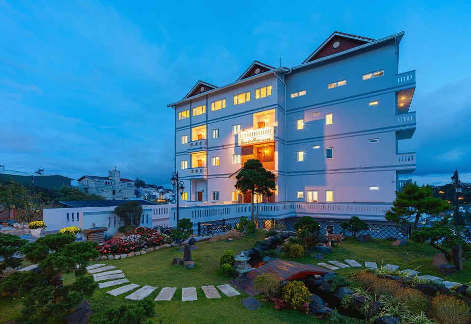 hotel overview picture