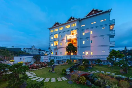 CANDLEPINE SUITES COMPANY LIMITED Отели рядом с достопримечательностью «Далатский цветочный сад»