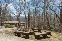 Red Maple Retreat - entire property