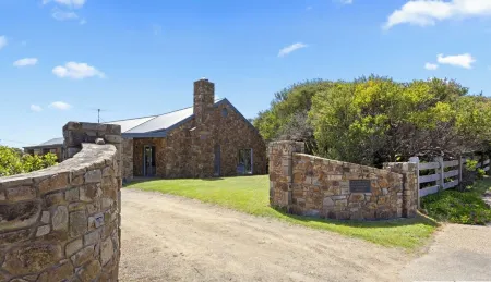 Tuscan style ocean beach escape on the Peninsula