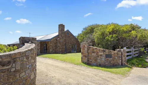 Tuscan style ocean beach escape on the Peninsula