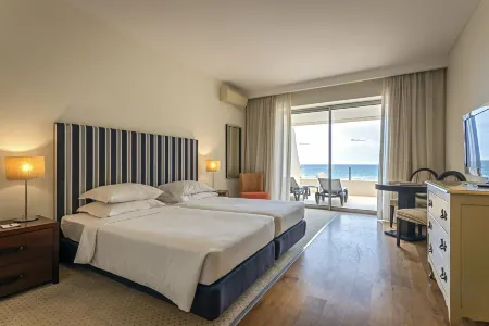 Pestana Alvor Praia Premium Beach & Golf Resort Отели в г. Алвор