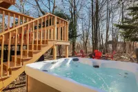 Modern Nature Escape with HotTub & GameRoom
