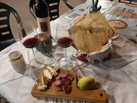 newly furnished seaside cottage. Low costs and free wifi. Отели в г. Quartu Sant'Elena