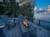 The Paddle Shack: Oceanfront Deck with Multiple Levels. Hot Tub! Amazing Views!