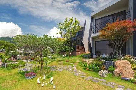 Healing 11st Pension Отели рядом с достопримечательностью «Манисан»