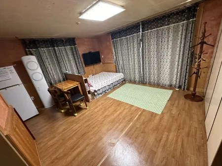 Gochang Seonunsando Sol Pension Отели рядом с достопримечательностью «Chan Yun Temple»