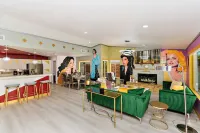 Rock N Royalty: Pool, Spa, Fire Pit, Pool Table! Hotels in Bermuda Dunes