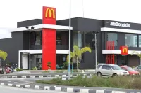 Hotel Premium Hotel in zona Terminal Meru Raya (Terminal Amanjaya)