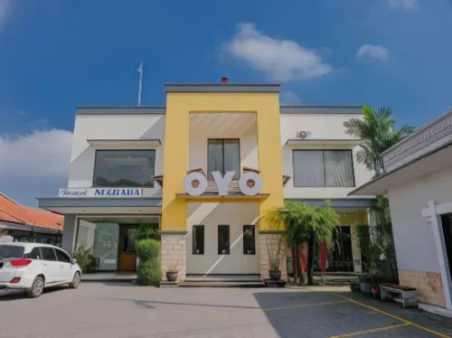 RedDoorz Near Plaza Araya Malang Отели в г. Blimbing