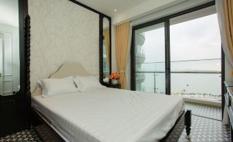 Citadines Marina HaLong 1908