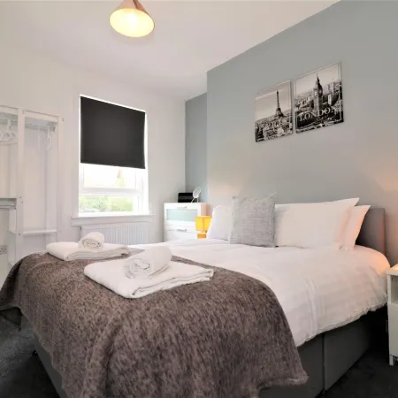 Signature - Newbattle House Отели в г. Эйрдри