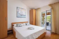 Sunshine Holiday Home