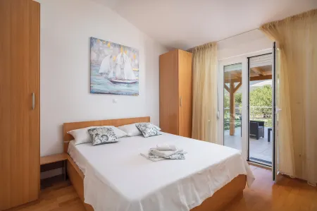 Sunshine Holiday Home